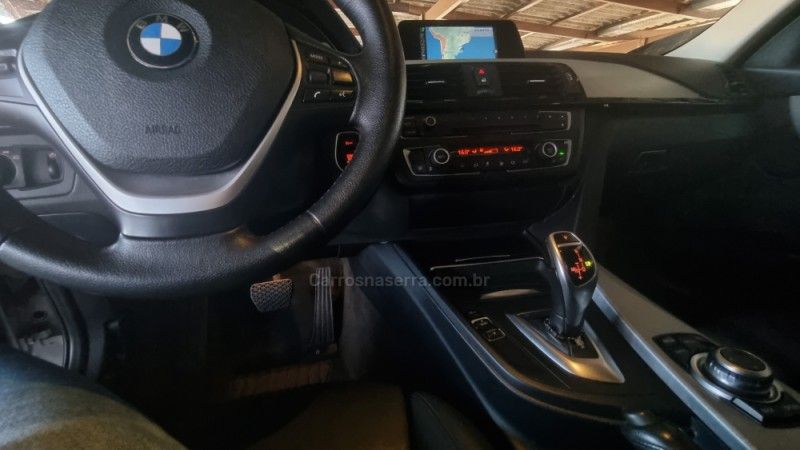 BMW 320I 2.0 16V TURBO ACTIVE 2015/2015 HUBNER MULTIMARCAS FARROUPILHA / Carros no Vale BMW 320I 2.0 16V TURBO ACTIVE 2015/2015 HUBNER MULTIMARCAS FARROUPILHA / Carros no Vale