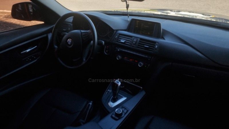 BMW 320I 2.0 16V TURBO ACTIVE 2013/2014 HUBNER MULTIMARCAS FARROUPILHA / Carros no Vale
