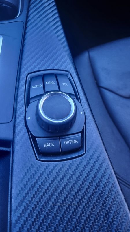 BMW 320I 2.0 16V TURBO ACTIVE 2013/2014 HUBNER MULTIMARCAS FARROUPILHA / Carros no Vale