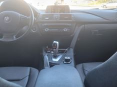 BMW 320I 2.0 16V TURBO ACTIVE 2013/2014 HUBNER MULTIMARCAS FARROUPILHA / Carros no Vale