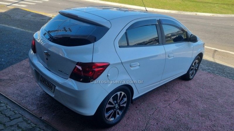 CHEVROLET ONIX 1.4 MPFI LTZ 8V 2015/2015 HUBNER MULTIMARCAS FARROUPILHA / Carros no Vale CHEVROLET ONIX 1.4 MPFI LTZ 8V 2015/2015 HUBNER MULTIMARCAS FARROUPILHA / Carros no Vale