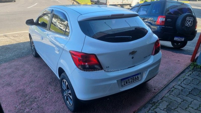 CHEVROLET ONIX 1.4 MPFI LTZ 8V 2015/2015 HUBNER MULTIMARCAS FARROUPILHA / Carros no Vale CHEVROLET ONIX 1.4 MPFI LTZ 8V 2015/2015 HUBNER MULTIMARCAS FARROUPILHA / Carros no Vale