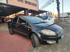 FIAT LINEA 1.8 ESSENCE 16V 2012/2013 HUBNER MULTIMARCAS FARROUPILHA / Carros no Vale
