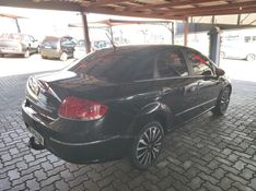 FIAT LINEA 1.8 ESSENCE 16V 2012/2013 HUBNER MULTIMARCAS FARROUPILHA / Carros no Vale
