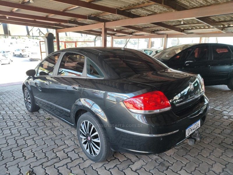 FIAT LINEA 1.8 ESSENCE 16V 2012/2013 HUBNER MULTIMARCAS FARROUPILHA / Carros no Vale