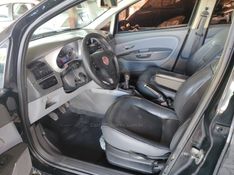FIAT LINEA 1.8 ESSENCE 16V 2012/2013 HUBNER MULTIMARCAS FARROUPILHA / Carros no Vale