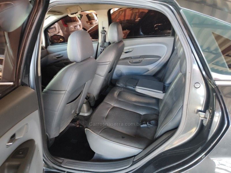 FIAT LINEA 1.8 ESSENCE 16V 2012/2013 HUBNER MULTIMARCAS FARROUPILHA / Carros no Vale