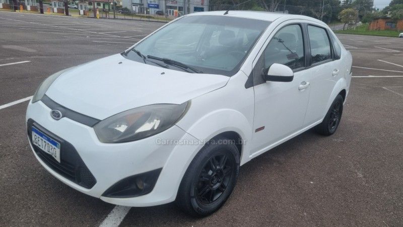 FORD FIESTA 1.6 MPI CLASS SEDAN 8V 2012/2013 HUBNER MULTIMARCAS FARROUPILHA / Carros no Vale