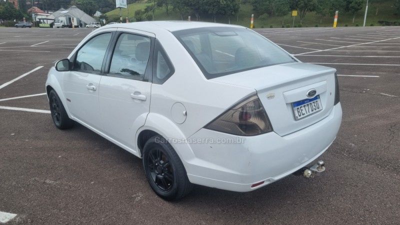 FORD FIESTA 1.6 MPI CLASS SEDAN 8V 2012/2013 HUBNER MULTIMARCAS FARROUPILHA / Carros no Vale