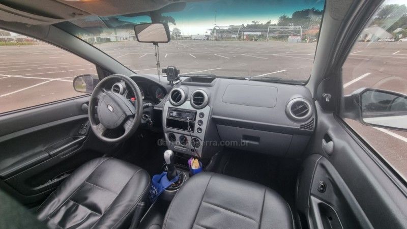 FORD FIESTA 1.6 MPI CLASS SEDAN 8V 2012/2013 HUBNER MULTIMARCAS FARROUPILHA / Carros no Vale