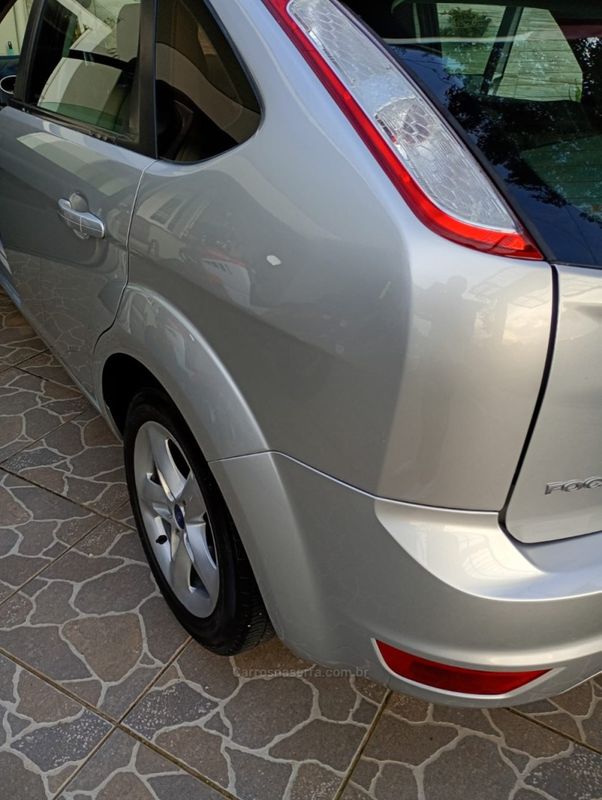 FORD FOCUS 1.6 GL 16V 2011/2012 HUBNER MULTIMARCAS FARROUPILHA / Carros no Vale