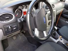 FORD FOCUS 1.6 GL 16V 2011/2012 HUBNER MULTIMARCAS FARROUPILHA / Carros no Vale