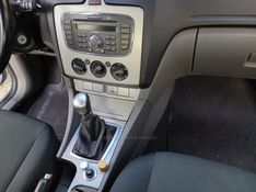 FORD FOCUS 1.6 GL 16V 2011/2012 HUBNER MULTIMARCAS FARROUPILHA / Carros no Vale