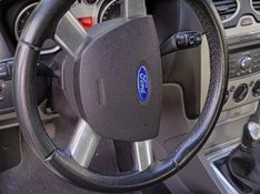 FORD FOCUS 1.6 GL 16V 2011/2012 HUBNER MULTIMARCAS FARROUPILHA / Carros no Vale