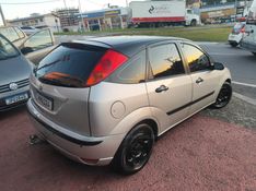 FORD FOCUS 1.6 GLX 8V 2005/2005 HUBNER MULTIMARCAS FARROUPILHA / Carros no Vale