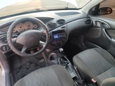 FORD FOCUS 1.6 GLX 8V 2005/2005 HUBNER MULTIMARCAS FARROUPILHA / Carros no Vale