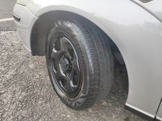 FORD FOCUS 1.6 GLX 8V 2005/2005 HUBNER MULTIMARCAS FARROUPILHA / Carros no Vale