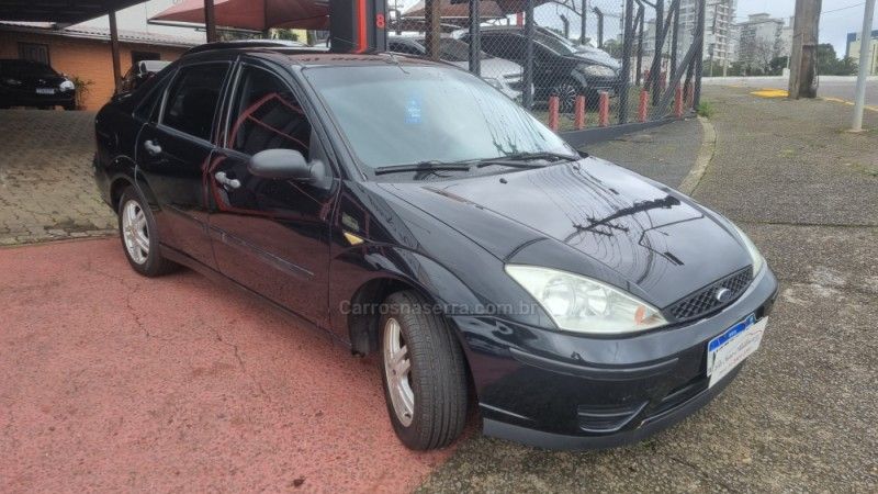 FORD FOCUS 2.0 GLX 16V 2008/2008 HUBNER MULTIMARCAS FARROUPILHA / Carros no Vale