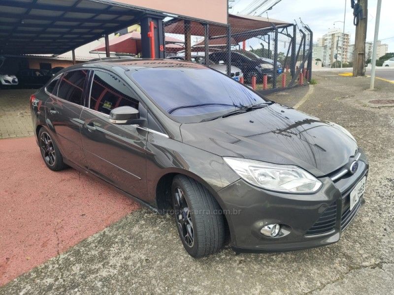 FORD FOCUS 2.0 TITANIUM FASTBACK 16V 2014/2014 HUBNER MULTIMARCAS FARROUPILHA / Carros no Vale FORD FOCUS 2.0 TITANIUM FASTBACK 16V 2014/2014 HUBNER MULTIMARCAS FARROUPILHA / Carros no Vale