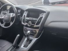 FORD FOCUS 2.0 TITANIUM FASTBACK 16V 2014/2014 HUBNER MULTIMARCAS FARROUPILHA / Carros no Vale