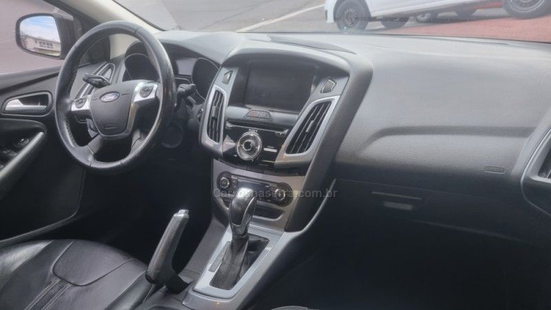 FORD FOCUS 2.0 TITANIUM FASTBACK 16V 2014/2014 HUBNER MULTIMARCAS FARROUPILHA / Carros no Vale FORD FOCUS 2.0 TITANIUM FASTBACK 16V 2014/2014 HUBNER MULTIMARCAS FARROUPILHA / Carros no Vale