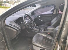 FORD FOCUS 2.0 TITANIUM FASTBACK 16V 2014/2014 HUBNER MULTIMARCAS FARROUPILHA / Carros no Vale