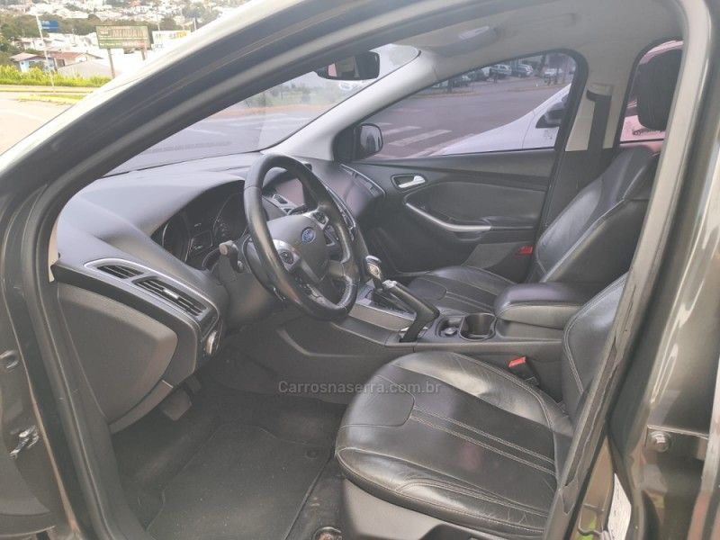FORD FOCUS 2.0 TITANIUM FASTBACK 16V 2014/2014 HUBNER MULTIMARCAS FARROUPILHA / Carros no Vale FORD FOCUS 2.0 TITANIUM FASTBACK 16V 2014/2014 HUBNER MULTIMARCAS FARROUPILHA / Carros no Vale