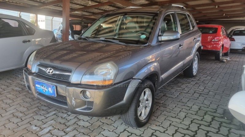 HYUNDAI TUCSON 2.0 MPFI GLS 16V 143CV 2WD 2014/2015 HUBNER MULTIMARCAS FARROUPILHA / Carros no Vale HYUNDAI TUCSON 2.0 MPFI GLS 16V 143CV 2WD 2014/2015 HUBNER MULTIMARCAS FARROUPILHA / Carros no Vale