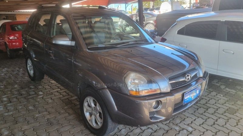 HYUNDAI TUCSON 2.0 MPFI GLS 16V 143CV 2WD 2014/2015 HUBNER MULTIMARCAS FARROUPILHA / Carros no Vale HYUNDAI TUCSON 2.0 MPFI GLS 16V 143CV 2WD 2014/2015 HUBNER MULTIMARCAS FARROUPILHA / Carros no Vale