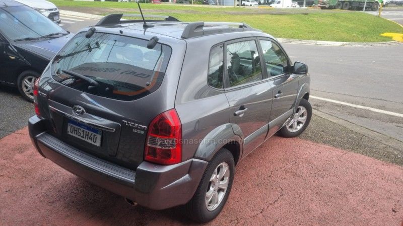 HYUNDAI TUCSON 2.0 MPFI GLS 16V 143CV 2WD 2014/2015 HUBNER MULTIMARCAS FARROUPILHA / Carros no Vale HYUNDAI TUCSON 2.0 MPFI GLS 16V 143CV 2WD 2014/2015 HUBNER MULTIMARCAS FARROUPILHA / Carros no Vale