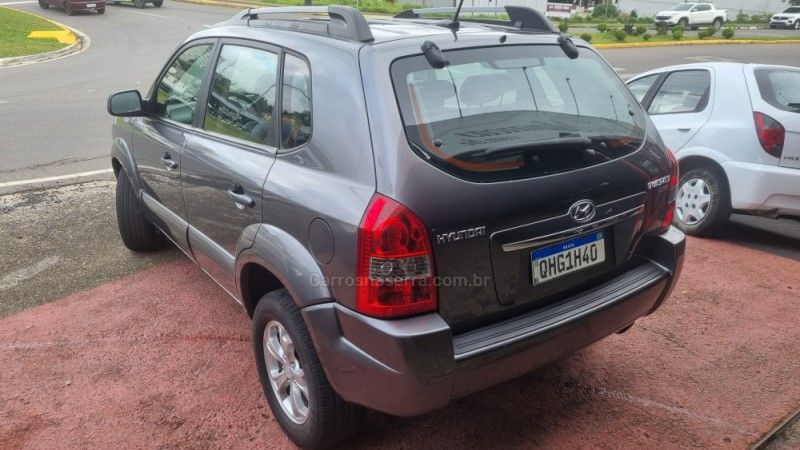 HYUNDAI TUCSON 2.0 MPFI GLS 16V 143CV 2WD 2014/2015 HUBNER MULTIMARCAS FARROUPILHA / Carros no Vale HYUNDAI TUCSON 2.0 MPFI GLS 16V 143CV 2WD 2014/2015 HUBNER MULTIMARCAS FARROUPILHA / Carros no Vale