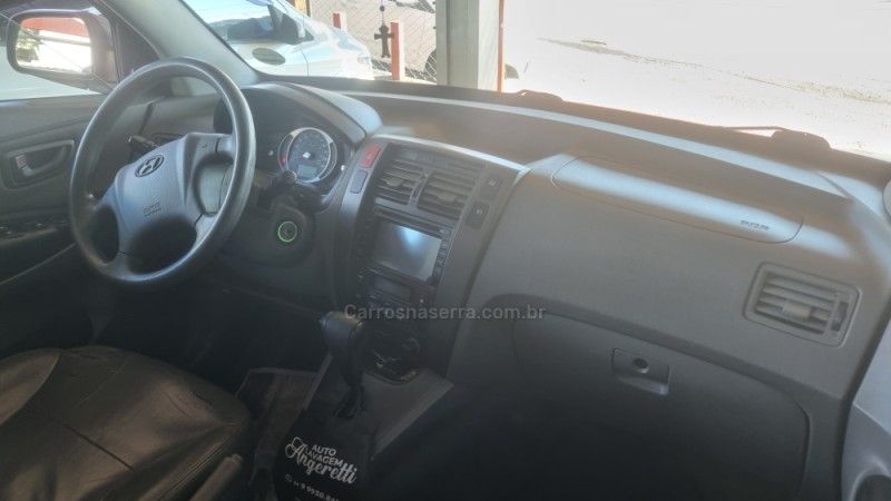 HYUNDAI TUCSON 2.0 MPFI GLS 16V 143CV 2WD 2014/2015 HUBNER MULTIMARCAS FARROUPILHA / Carros no Vale HYUNDAI TUCSON 2.0 MPFI GLS 16V 143CV 2WD 2014/2015 HUBNER MULTIMARCAS FARROUPILHA / Carros no Vale