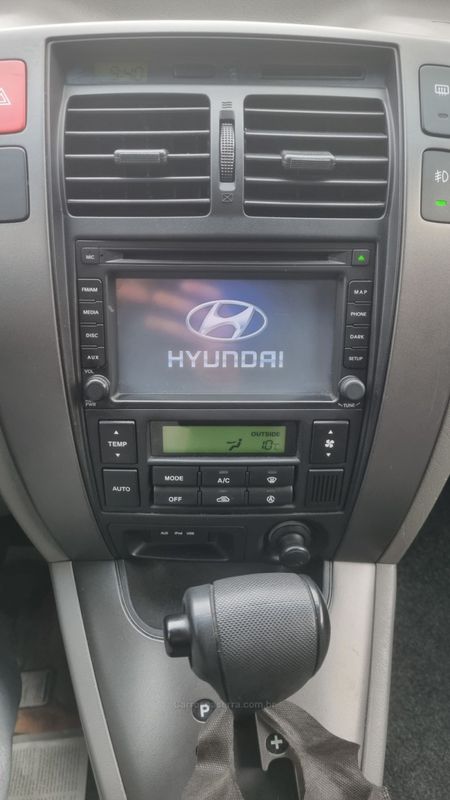 HYUNDAI TUCSON 2.0 MPFI GLS 16V 143CV 2WD 2014/2015 HUBNER MULTIMARCAS FARROUPILHA / Carros no Vale HYUNDAI TUCSON 2.0 MPFI GLS 16V 143CV 2WD 2014/2015 HUBNER MULTIMARCAS FARROUPILHA / Carros no Vale
