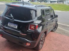 JEEP RENEGADE 2.0 16V TURBO TRAILHAWK 4X4 2015/2016 HUBNER MULTIMARCAS FARROUPILHA / Carros no Vale