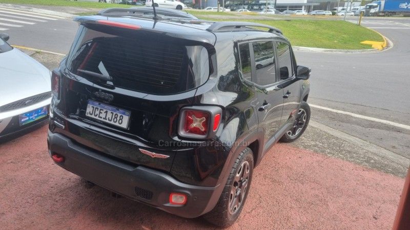 JEEP RENEGADE 2.0 16V TURBO TRAILHAWK 4X4 2015/2016 HUBNER MULTIMARCAS FARROUPILHA / Carros no Vale