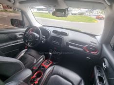 JEEP RENEGADE 2.0 16V TURBO TRAILHAWK 4X4 2015/2016 HUBNER MULTIMARCAS FARROUPILHA / Carros no Vale