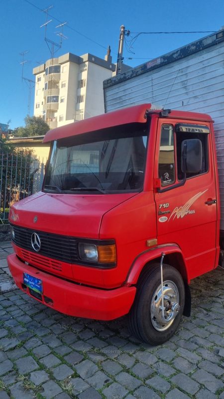 MERCEDES-BENZ 710 2010/2010 HUBNER MULTIMARCAS FARROUPILHA / Carros no Vale