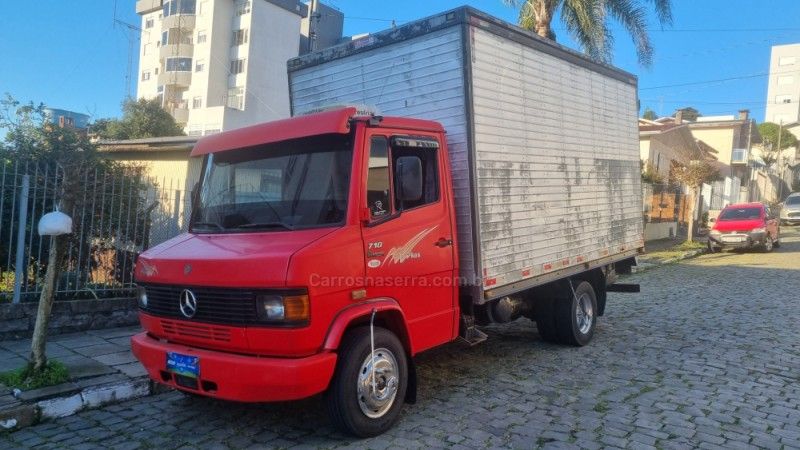 MERCEDES-BENZ 710 2010/2010 HUBNER MULTIMARCAS FARROUPILHA / Carros no Vale