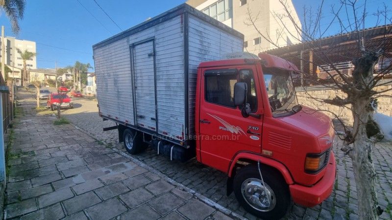 MERCEDES-BENZ 710 2010/2010 HUBNER MULTIMARCAS FARROUPILHA / Carros no Vale