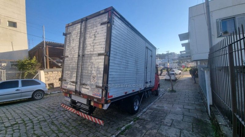 MERCEDES-BENZ 710 2010/2010 HUBNER MULTIMARCAS FARROUPILHA / Carros no Vale