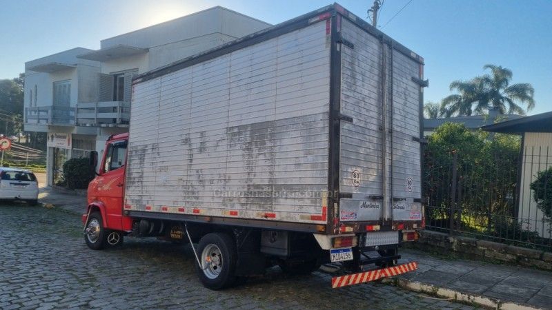 MERCEDES-BENZ 710 2010/2010 HUBNER MULTIMARCAS FARROUPILHA / Carros no Vale