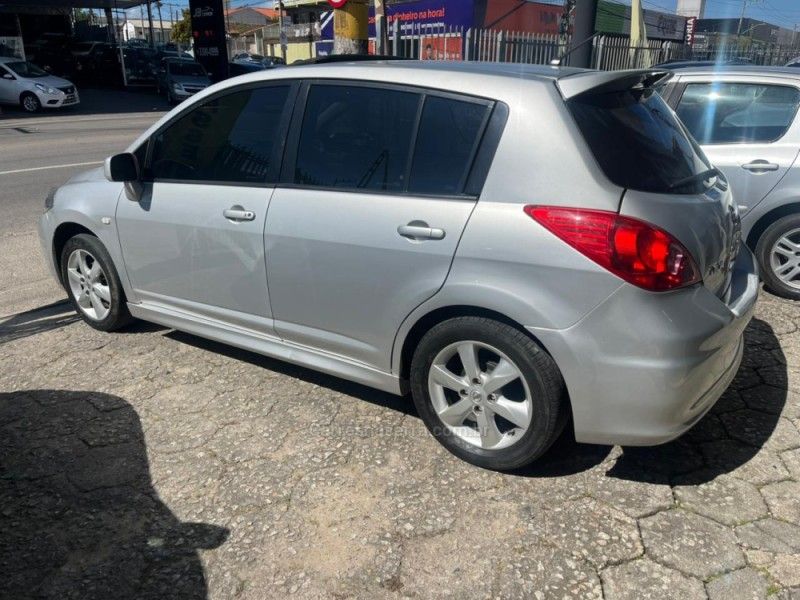 NISSAN TIIDA 1.8 SL 16V 2012/2013 HUBNER MULTIMARCAS FARROUPILHA / Carros no Vale
