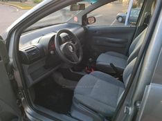 VOLKSWAGEN FOX 1.0 MI PLUS 8V 2004/2004 HUBNER MULTIMARCAS FARROUPILHA / Carros no Vale