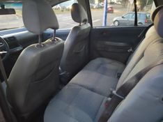 VOLKSWAGEN FOX 1.0 MI PLUS 8V 2004/2004 HUBNER MULTIMARCAS FARROUPILHA / Carros no Vale