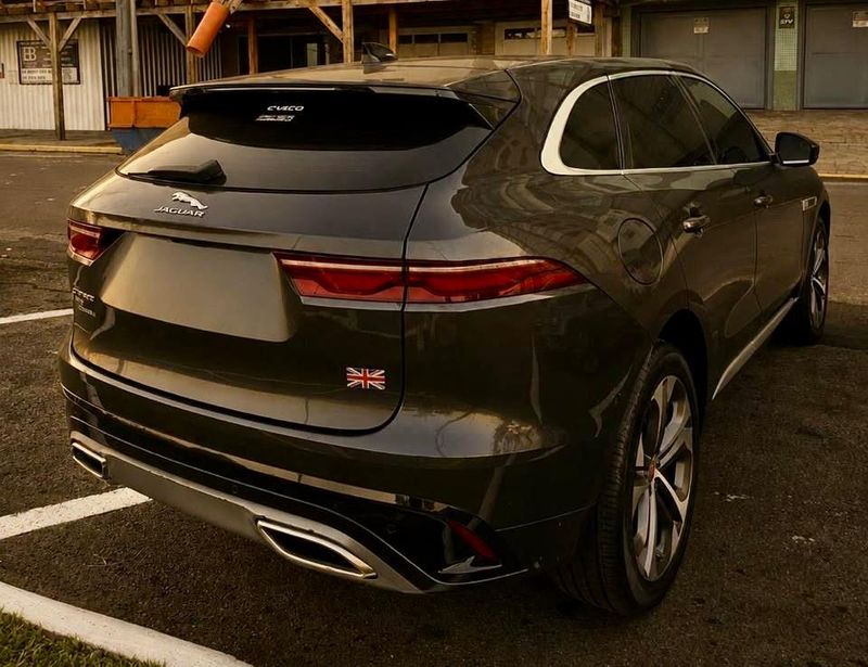 JAGUAR F-PACE 3.0 P340 MHEV R-DYNAMIC SE AWD AUTOMÁTICO 2022/2023 FÁBIO BERNARDES PORTO ALEGRE / Carros no Vale