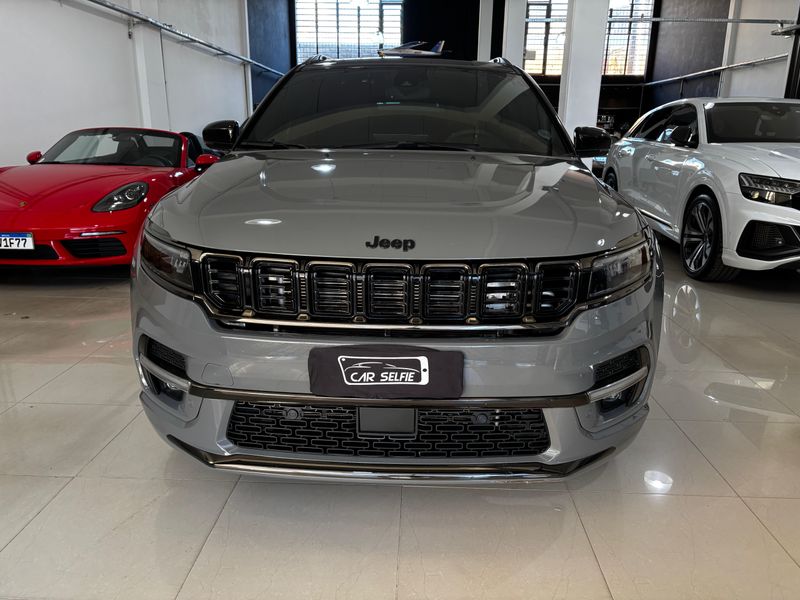 JEEP COMMANDER 2.0 HURRICANE 4 TURBO GASOLINA BLACKHAWK AT9 2024/2025 FÁBIO BERNARDES PORTO ALEGRE / Carros no Vale