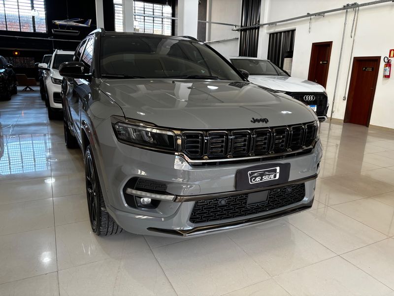JEEP COMMANDER 2.0 HURRICANE 4 TURBO GASOLINA BLACKHAWK AT9 2024/2025 FÁBIO BERNARDES PORTO ALEGRE / Carros no Vale