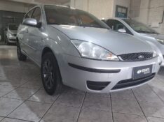 FORD FOCUS 1.6 /2008 RENAUTO VEÍCULOS LAJEADO / Carros no Vale
