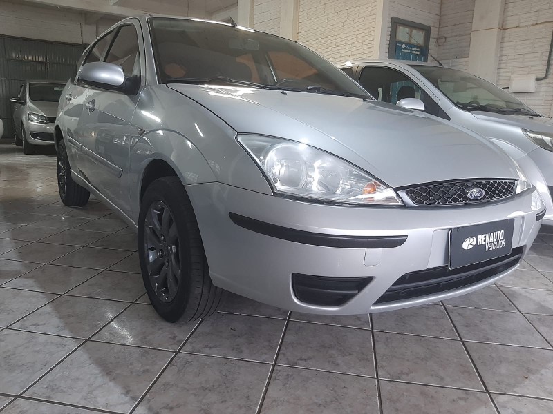 FORD FOCUS 1.6 /2008 RENAUTO VEÍCULOS LAJEADO / Carros no Vale FORD FOCUS 1.6 /2008 RENAUTO VEÍCULOS LAJEADO / Carros no Vale