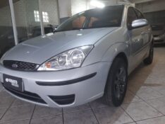 FORD FOCUS 1.6 /2008 RENAUTO VEÍCULOS LAJEADO / Carros no Vale